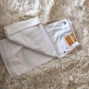 {Gymboree} White Bermuda shorts
